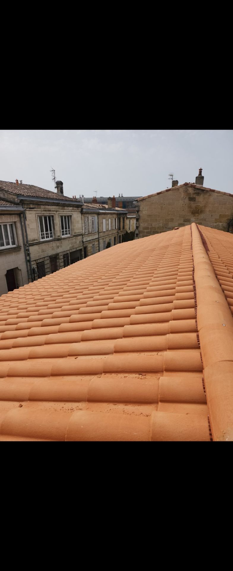 Toiture terminée avec tuiles canal neuves